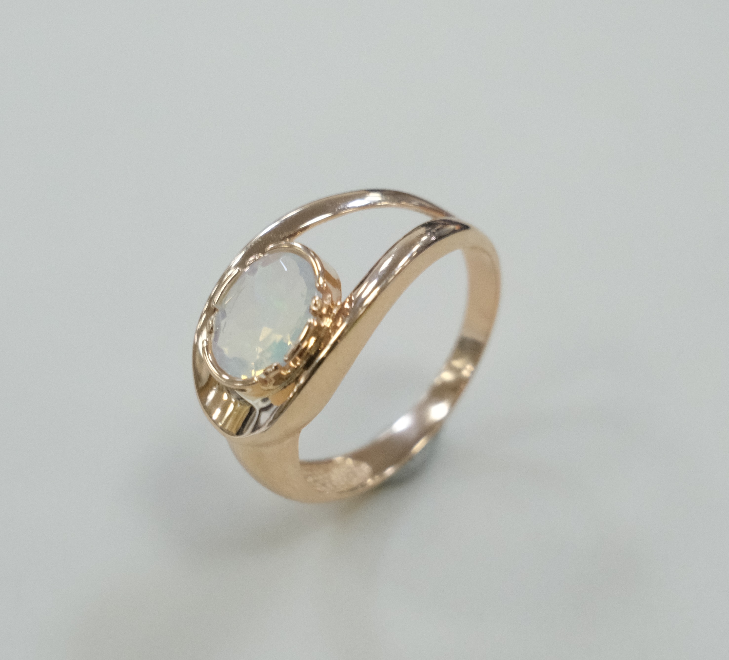 Серебряное кольцо с опалом